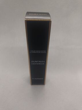 Max Cosmetics Skin finish Lightstruck Liquid Highlighter - Shade Double Gleam